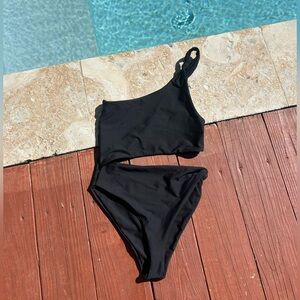 Skatie Nicole Black One-Shoulder One-Piece Swimsuit
